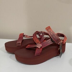 New Teva Women's Sandals Women’s size 7 in Red and orange sunset